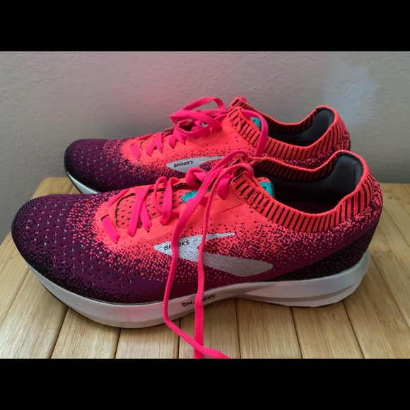 brooks levitate 2 size 9